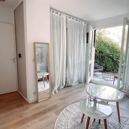 Ravissant T1 Avec Jardinet Proche De La Apartmán Hyères