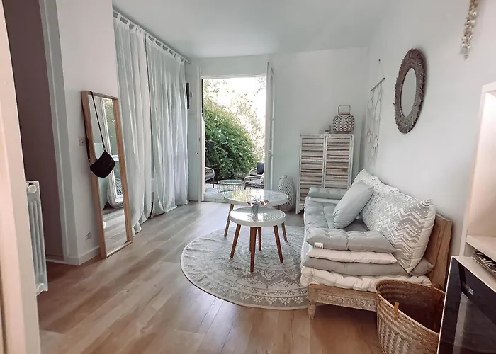 Ravissant T1 Avec Jardinet Proche De La Hyères